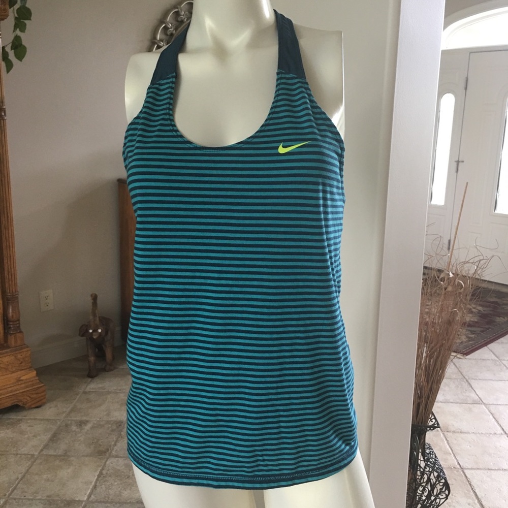 Nike Dri Fit Loose Razer Back Tank Top size M👩‍🎤